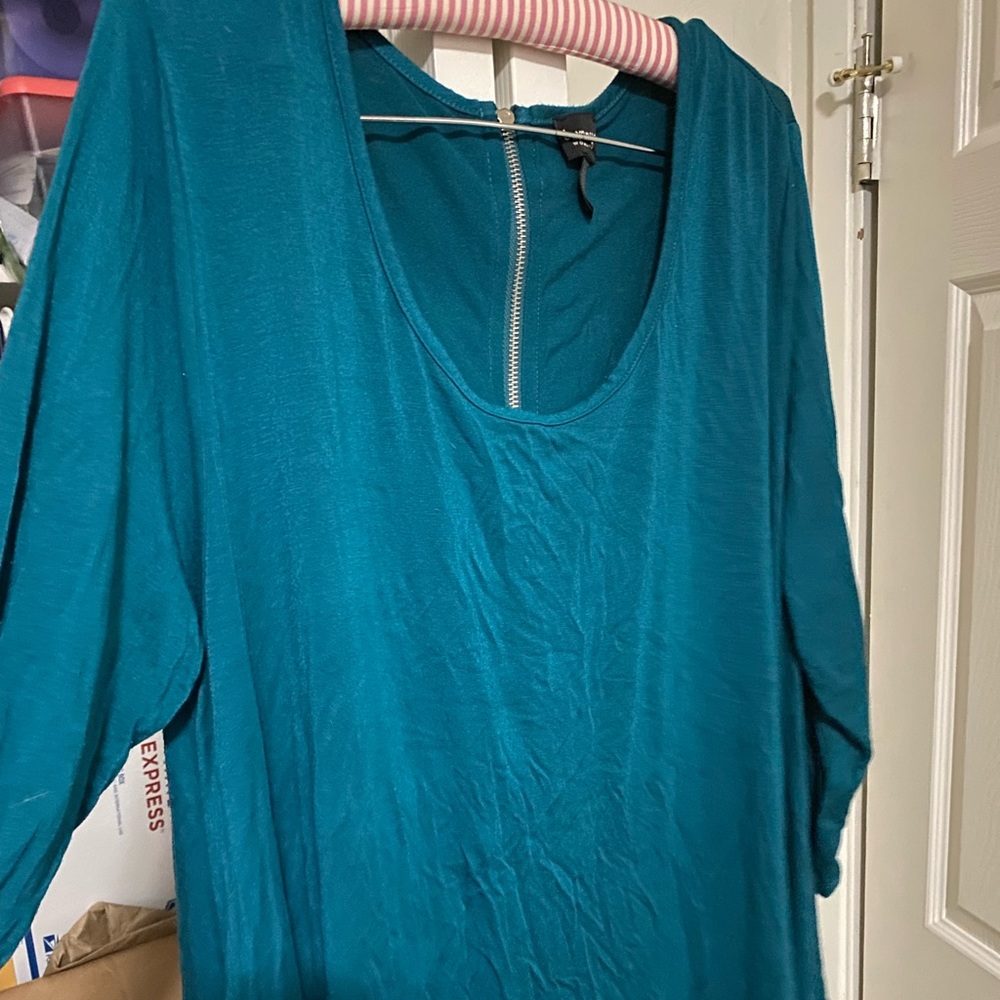 Blue top with zipper back accent, soft stretchy 3/4 sleeve